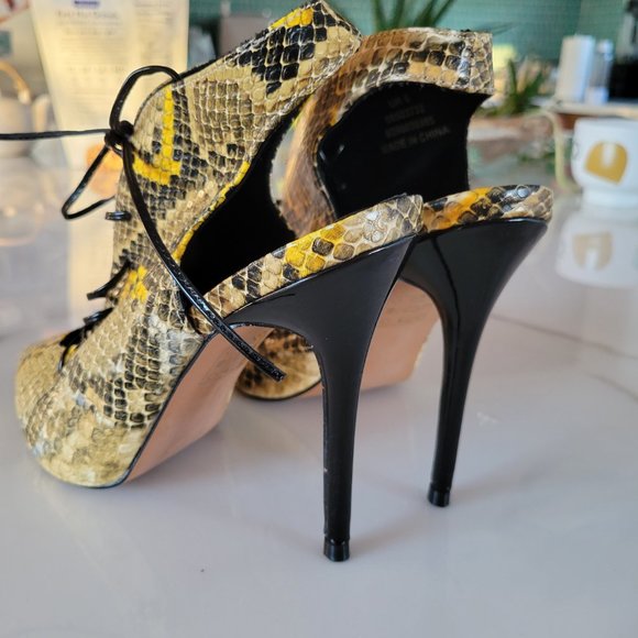 ASOS  Lace lace up high heeled shoe in yellow snake - Picture 7 of 7